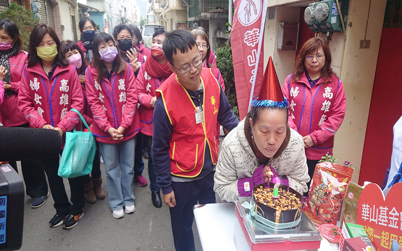 a0123台灣中油煉製事業部暨高雄廠婦女會寒冬送暖2