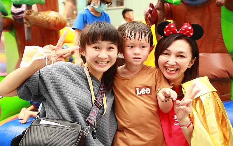 高雄市1030李雨庭關懷婦幼辦萬聖節移動兒童樂園2